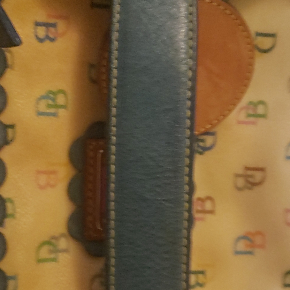 Dooney & Bourke - Picture 6 of 8
